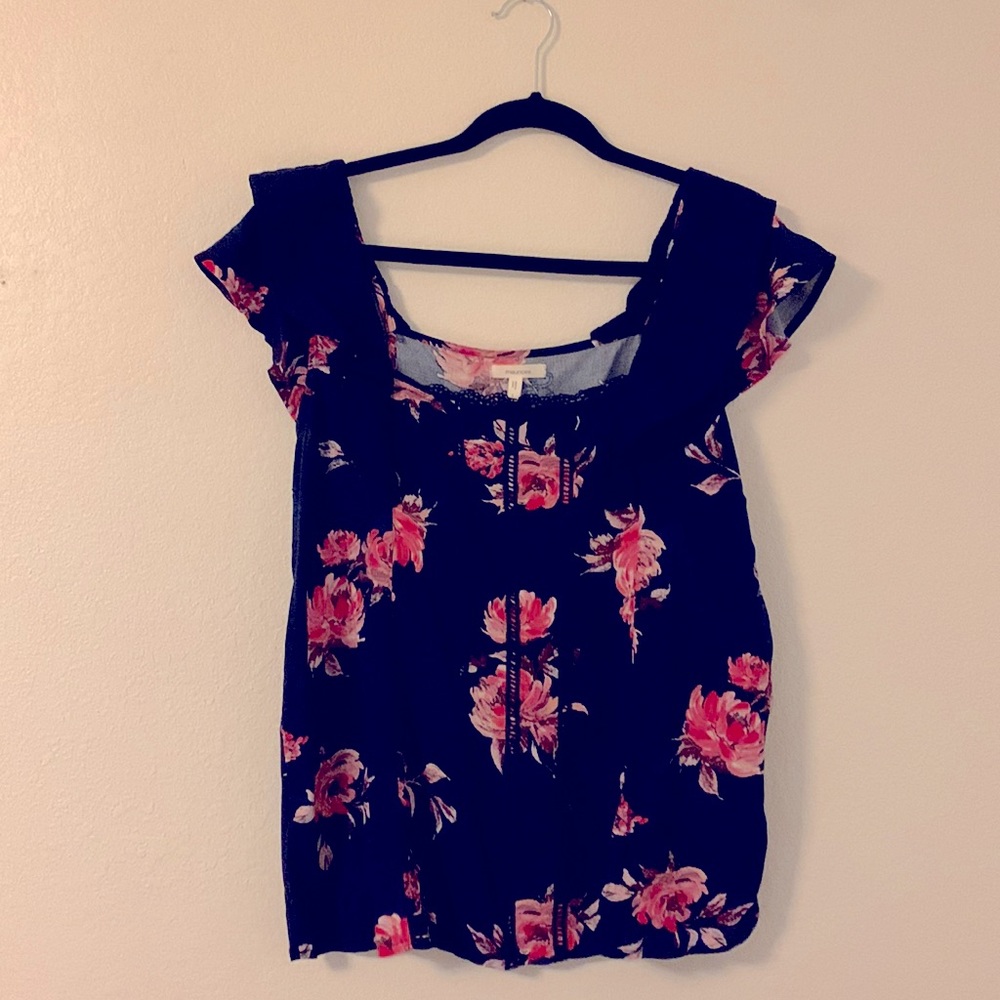 NWT MAURICES NAVY RUFFLE SHOULDER FLORAL TOP